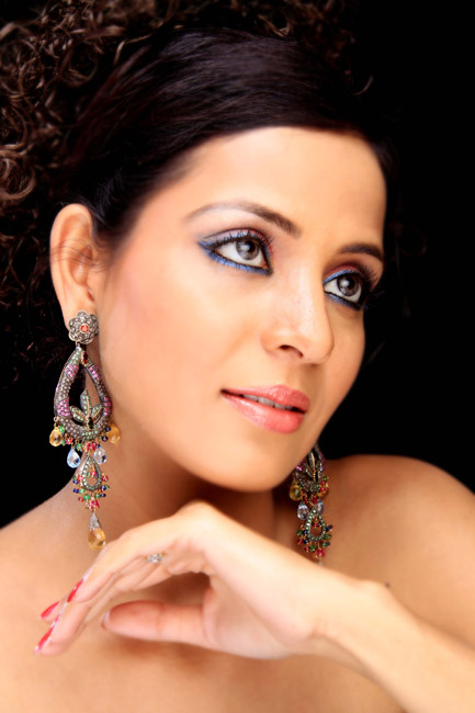 professional female model pune